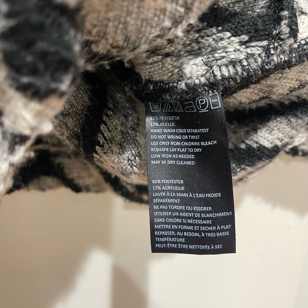 Ecote Geometric Sweater - Picture 3 of 3